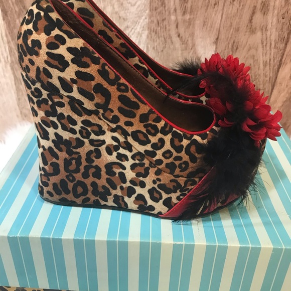 Superbe chaussures a talon compensé BETTIE PAGE - Picture 3 of 4